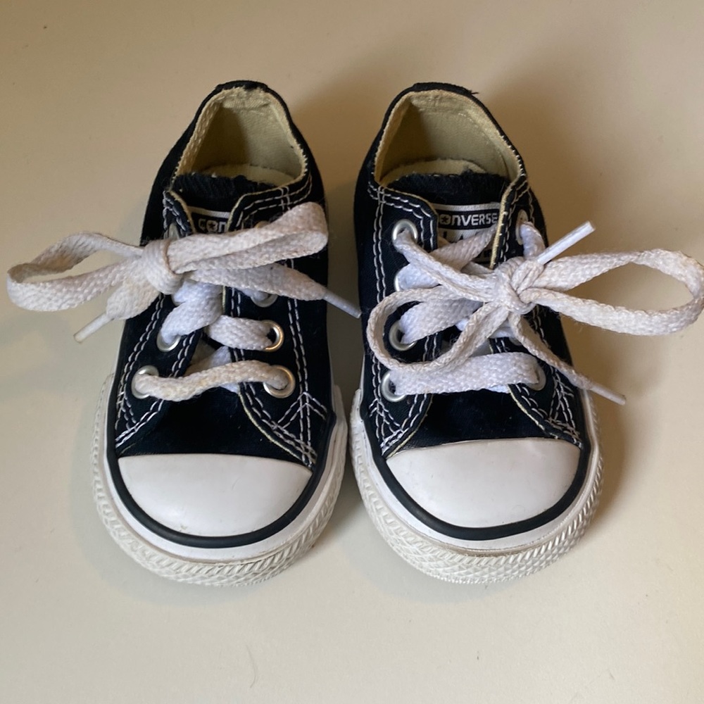 Black low top baby converse 3C